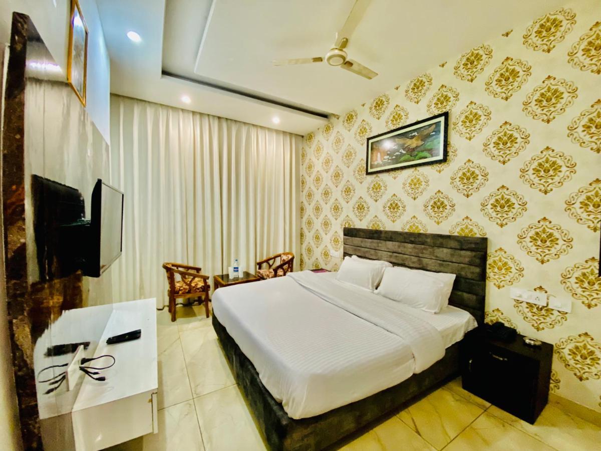Hotel Hollywood - Family Hotel Zirakpur Exterior foto